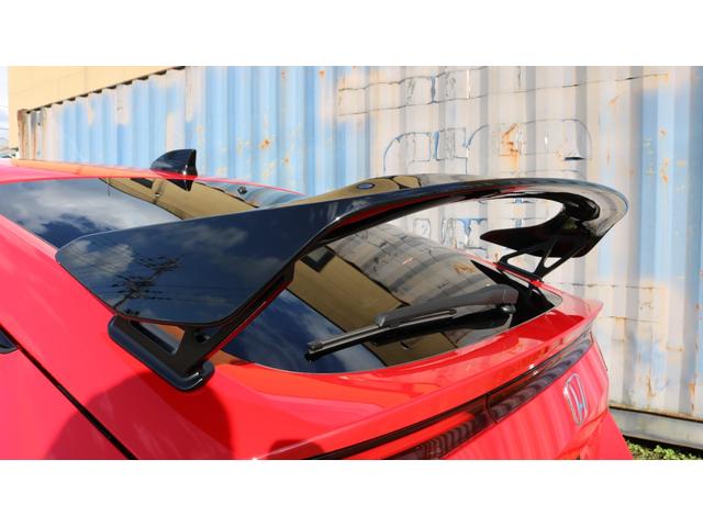 シビック タイプＲ　レーシングブラックパッケージ　ホンダセンシング　純正ナビ　フルセグＴＶ　バックモニター　ブラインドスポット　ＬＥＤヘッドライト　ＥＴＣ　ワイヤレス充電　純正１９インチＡＷ（29枚目）