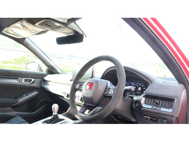 シビック タイプＲ　レーシングブラックパッケージ　ホンダセンシング　純正ナビ　フルセグＴＶ　バックモニター　ブラインドスポット　ＬＥＤヘッドライト　ＥＴＣ　ワイヤレス充電　純正１９インチＡＷ（37枚目）