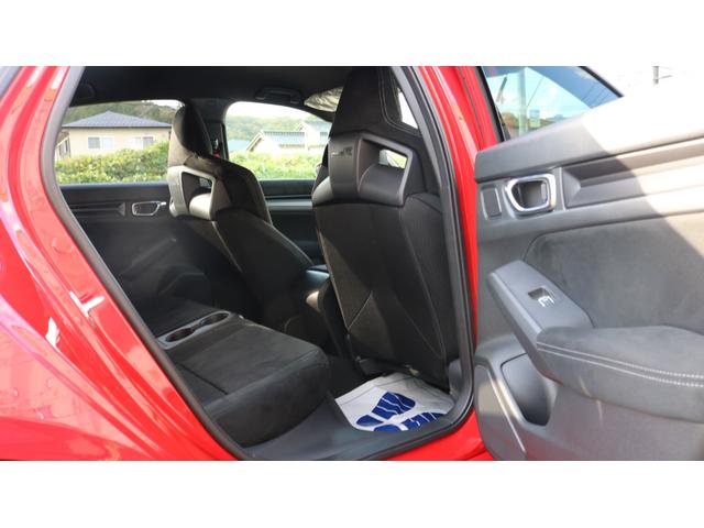 シビック タイプＲ　レーシングブラックパッケージ　ホンダセンシング　純正ナビ　フルセグＴＶ　バックモニター　ブラインドスポット　ＬＥＤヘッドライト　ＥＴＣ　ワイヤレス充電　純正１９インチＡＷ（40枚目）