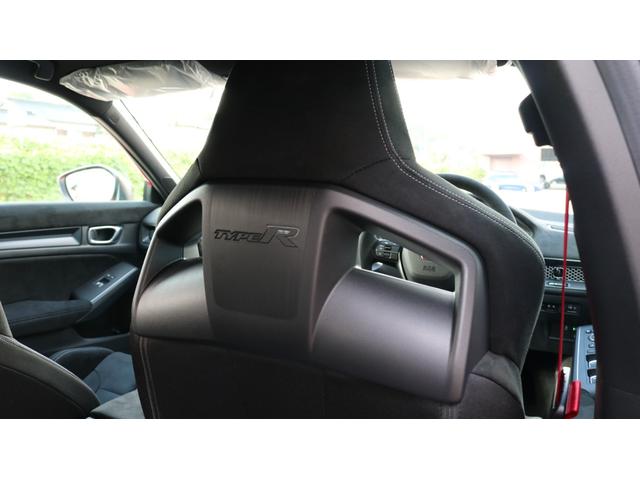 シビック タイプＲ　レーシングブラックパッケージ　ホンダセンシング　純正ナビ　フルセグＴＶ　バックモニター　ブラインドスポット　ＬＥＤヘッドライト　ＥＴＣ　ワイヤレス充電　純正１９インチＡＷ（43枚目）