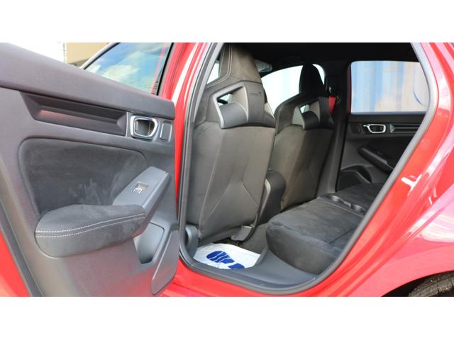 シビック タイプＲ　レーシングブラックパッケージ　ホンダセンシング　純正ナビ　フルセグＴＶ　バックモニター　ブラインドスポット　ＬＥＤヘッドライト　ＥＴＣ　ワイヤレス充電　純正１９インチＡＷ（45枚目）