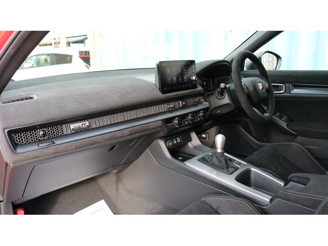 シビック タイプＲ　レーシングブラックパッケージ　ホンダセンシング　純正ナビ　フルセグＴＶ　バックモニター　ブラインドスポット　ＬＥＤヘッドライト　ＥＴＣ　ワイヤレス充電　純正１９インチＡＷ（52枚目）