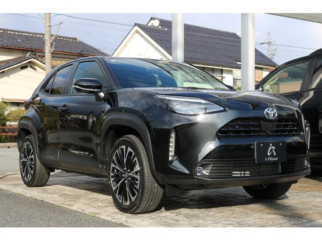 ヤリスクロス ハイブリッドＺ　◆アダプティブハイビームシステム◆カラーヘッドアップディスプレイ◆寒冷地仕様◆ハンズフリーパワーバックドア◆トヨタＴＭ＋ＰＶＭ＋ＰＫＳＢ◆バイカラーＬＥＤフォグランプ◆フロアマット（8枚目）