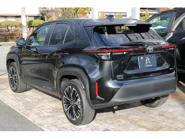 ヤリスクロス ハイブリッドＺ　◆アダプティブハイビームシステム◆カラーヘッドアップディスプレイ◆寒冷地仕様◆ハンズフリーパワーバックドア◆トヨタＴＭ＋ＰＶＭ＋ＰＫＳＢ◆バイカラーＬＥＤフォグランプ◆フロアマット（15枚目）