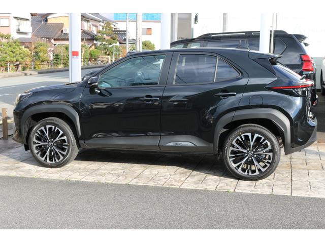 ヤリスクロス ハイブリッドＺ　◆アダプティブハイビームシステム◆カラーヘッドアップディスプレイ◆寒冷地仕様◆ハンズフリーパワーバックドア◆トヨタＴＭ＋ＰＶＭ＋ＰＫＳＢ◆バイカラーＬＥＤフォグランプ◆フロアマット（18枚目）