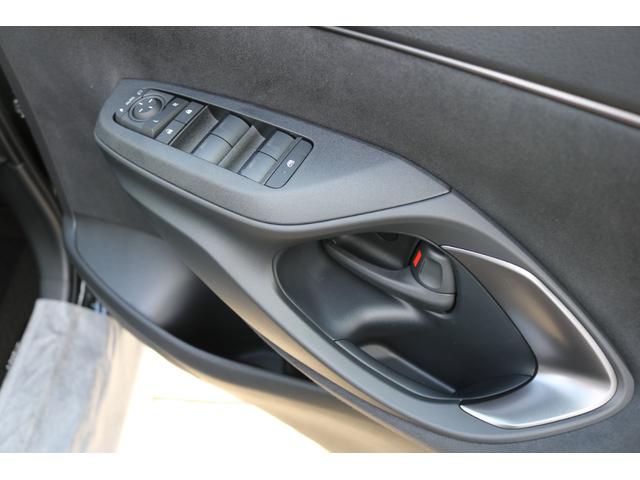 ヤリスクロス ハイブリッドＺ　◆アダプティブハイビームシステム◆カラーヘッドアップディスプレイ◆寒冷地仕様◆ハンズフリーパワーバックドア◆トヨタＴＭ＋ＰＶＭ＋ＰＫＳＢ◆バイカラーＬＥＤフォグランプ◆フロアマット（25枚目）