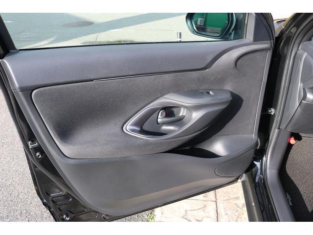 ヤリスクロス ハイブリッドＺ　◆アダプティブハイビームシステム◆カラーヘッドアップディスプレイ◆寒冷地仕様◆ハンズフリーパワーバックドア◆トヨタＴＭ＋ＰＶＭ＋ＰＫＳＢ◆バイカラーＬＥＤフォグランプ◆フロアマット（48枚目）