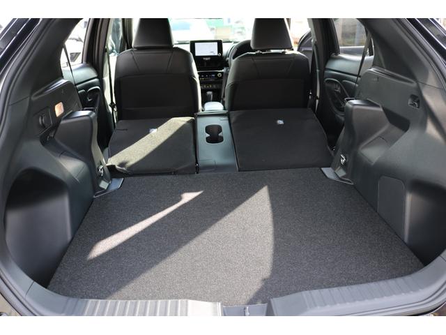 ヤリスクロス ハイブリッドＺ　◆アダプティブハイビームシステム◆カラーヘッドアップディスプレイ◆寒冷地仕様◆ハンズフリーパワーバックドア◆トヨタＴＭ＋ＰＶＭ＋ＰＫＳＢ◆バイカラーＬＥＤフォグランプ◆フロアマット（62枚目）