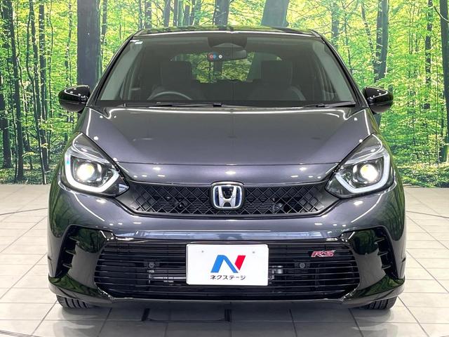 フィット ｅ：ＨＥＶ　ＲＳ　純正８型ナビ　バックカメラ　ホンダセンシング　レーダークルーズコントロール　パドルシフト　コーナーセンサー　スマートキー　ＬＥＤヘッドライト　オートライト　純正１６インチアルミホイール　ＥＴＣ（14枚目）