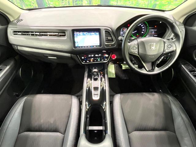 ヴェゼル ハイブリッドＺ・ホンダセンシング　純正８型ナビ　バックカメラ　前席シートヒーター　電動パーキングブレーキ　ＬＥＤヘッド＆フォグランプ　スマートキー　Ｂｌｕｅｔｏｏｔｈ再生　ＥＴＣ　ドライブレコーダー　純正１７インチアルミ　禁煙車（2枚目）