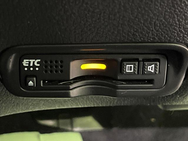 ヴェゼル ハイブリッドＺ・ホンダセンシング　純正８型ナビ　バックカメラ　前席シートヒーター　電動パーキングブレーキ　ＬＥＤヘッド＆フォグランプ　スマートキー　Ｂｌｕｅｔｏｏｔｈ再生　ＥＴＣ　ドライブレコーダー　純正１７インチアルミ　禁煙車（7枚目）