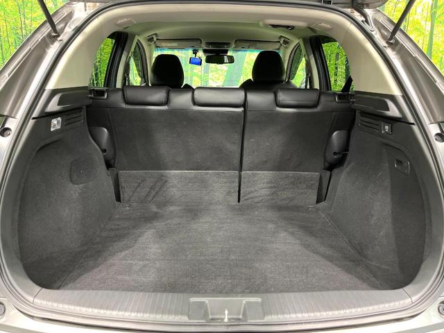 ヴェゼル ハイブリッドＺ・ホンダセンシング　純正８型ナビ　バックカメラ　前席シートヒーター　電動パーキングブレーキ　ＬＥＤヘッド＆フォグランプ　スマートキー　Ｂｌｕｅｔｏｏｔｈ再生　ＥＴＣ　ドライブレコーダー　純正１７インチアルミ　禁煙車（10枚目）