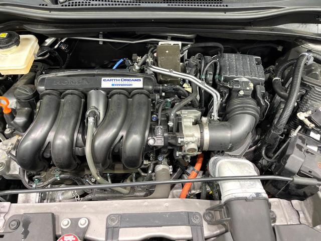 ヴェゼル ハイブリッドＺ・ホンダセンシング　純正８型ナビ　バックカメラ　前席シートヒーター　電動パーキングブレーキ　ＬＥＤヘッド＆フォグランプ　スマートキー　Ｂｌｕｅｔｏｏｔｈ再生　ＥＴＣ　ドライブレコーダー　純正１７インチアルミ　禁煙車（18枚目）