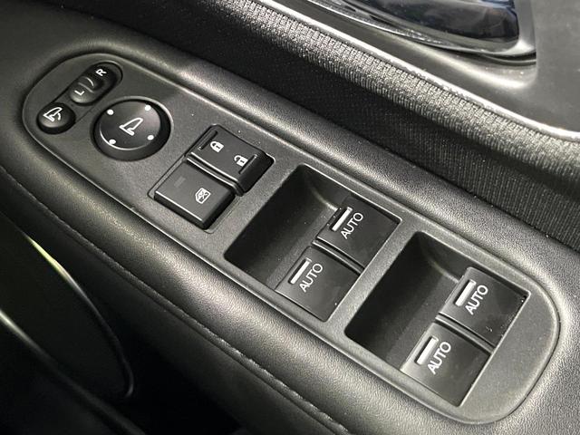 ヴェゼル ハイブリッドＺ・ホンダセンシング　純正８型ナビ　バックカメラ　前席シートヒーター　電動パーキングブレーキ　ＬＥＤヘッド＆フォグランプ　スマートキー　Ｂｌｕｅｔｏｏｔｈ再生　ＥＴＣ　ドライブレコーダー　純正１７インチアルミ　禁煙車（52枚目）