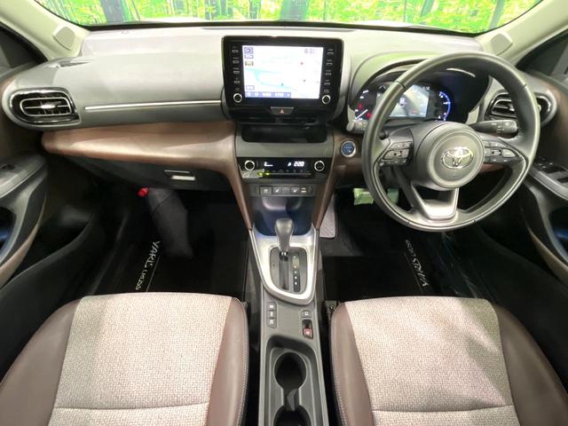 ヤリスクロス ハイブリッドＺ　純正８型ＤＡナビ付　バックカメラ　セーフティセンス　前席シートヒーター　電動パーキングブレーキ　パワーシート　オートマチックハイビーム　ＥＴＣ　ドライブレコーダー　スマートキー　禁煙車（2枚目）