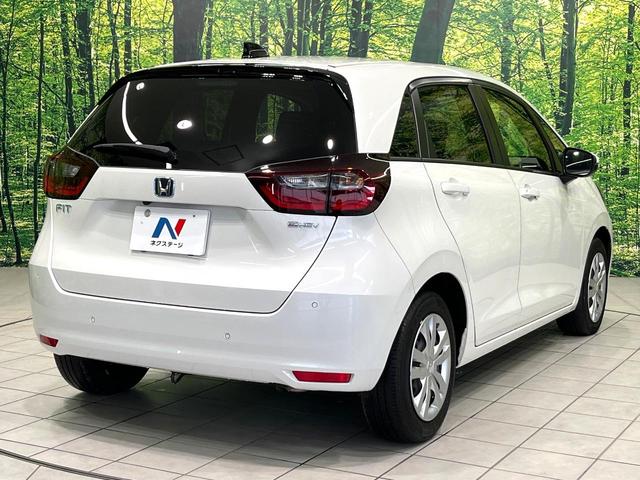 フィット e:HEVベーシック 純正8型ナビ バックカメラ ホンダセンシング 電動パーキングブレーキ ETC オートエアコン オートライト スマートキー ステアリングスイッチ 電動格納ミラー パワーウィンドウ プライバシーガラス(17枚目)