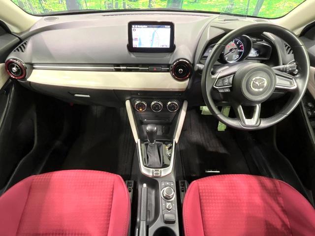 デミオ 15Sノーブルクリムゾン 純正マツダコネクトナビ バックカメラ 衝突軽減システム 前席シートヒーター ヘッドアップディスプレイ スマートキー オートライト ビルトインETC ドライブレコーダー 純正15インチアルミ 禁煙車(2枚目)