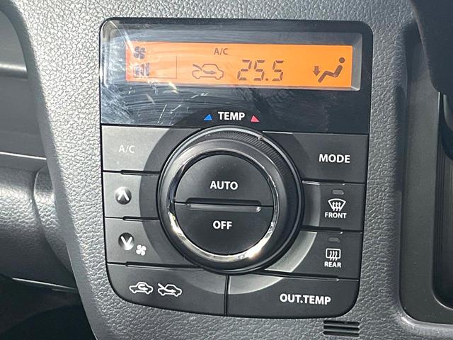 【オートエアコン】一度お好みの温度に設定すれば、車内の温度を検知し風量や温度を自動で調整。暑い…寒い…と何度もスイッチ操作をする必要はありません。快適な車内空間には必須の機能ですね♪