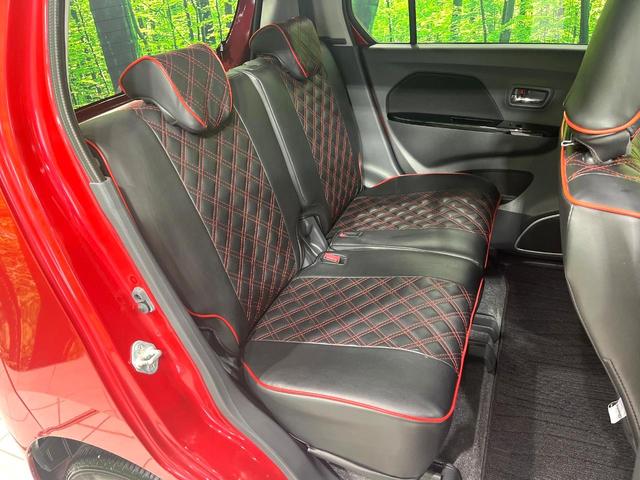 後部座席も気になるようなキズ・汚れやへたり等、大きなダメージはなく、良好な状態です。