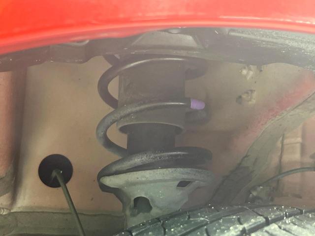 お車を安心してお乗りいただく為には、足回りの定期点検が欠かせません。サービスサポート（有償保証）では無料点検もご提供しており、安心のカーライフをお過ごしいただけるサポート体制が整っています。