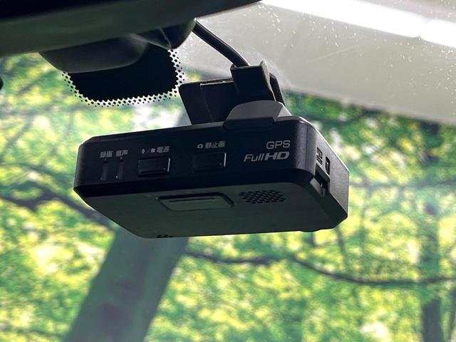 ノート ライダー ドライブレコーダー オーディオ スマートキー 革巻きステアリング アイドリングストップ 電動格納ミラー 純正15インチアルミ ヘッドライトレベライザー バニティミラー プライバシーガラス(5枚目)