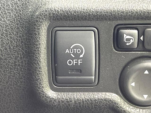 ノート ライダー ドライブレコーダー オーディオ スマートキー 革巻きステアリング アイドリングストップ 電動格納ミラー 純正15インチアルミ ヘッドライトレベライザー バニティミラー プライバシーガラス(6枚目)