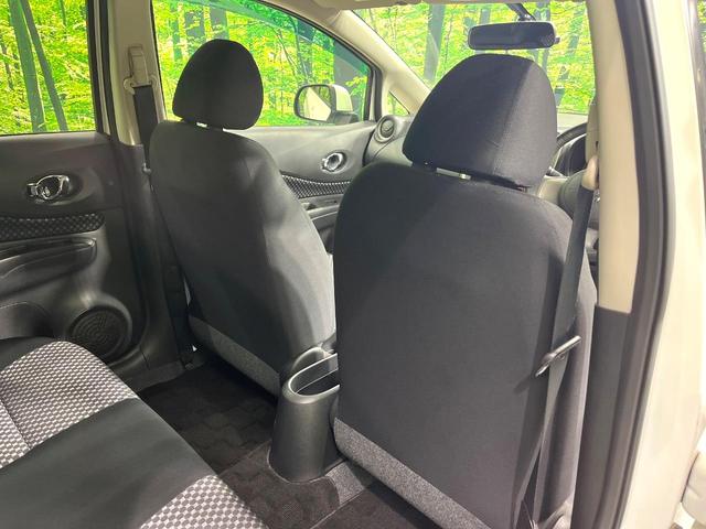 ノート ライダー ドライブレコーダー オーディオ スマートキー 革巻きステアリング アイドリングストップ 電動格納ミラー 純正15インチアルミ ヘッドライトレベライザー バニティミラー プライバシーガラス(27枚目)