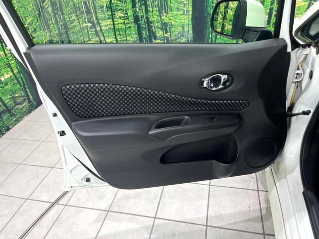 ノート ライダー ドライブレコーダー オーディオ スマートキー 革巻きステアリング アイドリングストップ 電動格納ミラー 純正15インチアルミ ヘッドライトレベライザー バニティミラー プライバシーガラス(30枚目)