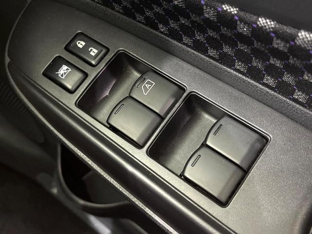 ノート ライダー ドライブレコーダー オーディオ スマートキー 革巻きステアリング アイドリングストップ 電動格納ミラー 純正15インチアルミ ヘッドライトレベライザー バニティミラー プライバシーガラス(36枚目)