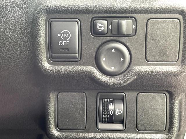 ノート ライダー ドライブレコーダー オーディオ スマートキー 革巻きステアリング アイドリングストップ 電動格納ミラー 純正15インチアルミ ヘッドライトレベライザー バニティミラー プライバシーガラス(37枚目)