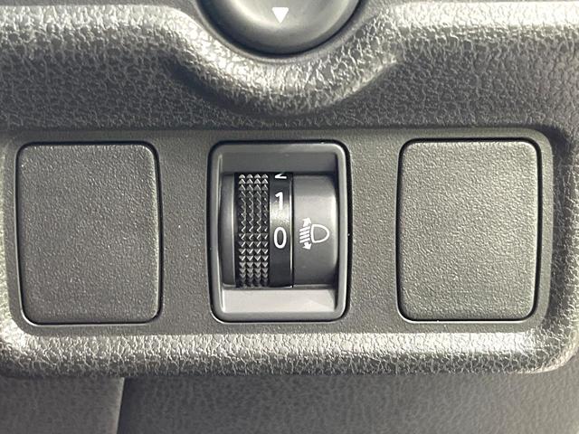 ノート ライダー ドライブレコーダー オーディオ スマートキー 革巻きステアリング アイドリングストップ 電動格納ミラー 純正15インチアルミ ヘッドライトレベライザー バニティミラー プライバシーガラス(39枚目)