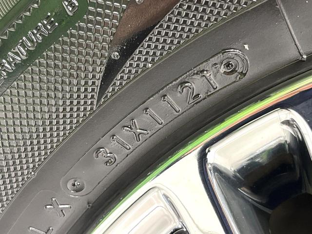 ノート ライダー ドライブレコーダー オーディオ スマートキー 革巻きステアリング アイドリングストップ 電動格納ミラー 純正15インチアルミ ヘッドライトレベライザー バニティミラー プライバシーガラス(49枚目)