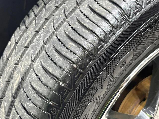 ノート ライダー ドライブレコーダー オーディオ スマートキー 革巻きステアリング アイドリングストップ 電動格納ミラー 純正15インチアルミ ヘッドライトレベライザー バニティミラー プライバシーガラス(50枚目)