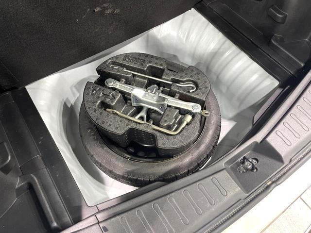 ノート ライダー ドライブレコーダー オーディオ スマートキー 革巻きステアリング アイドリングストップ 電動格納ミラー 純正15インチアルミ ヘッドライトレベライザー バニティミラー プライバシーガラス(51枚目)