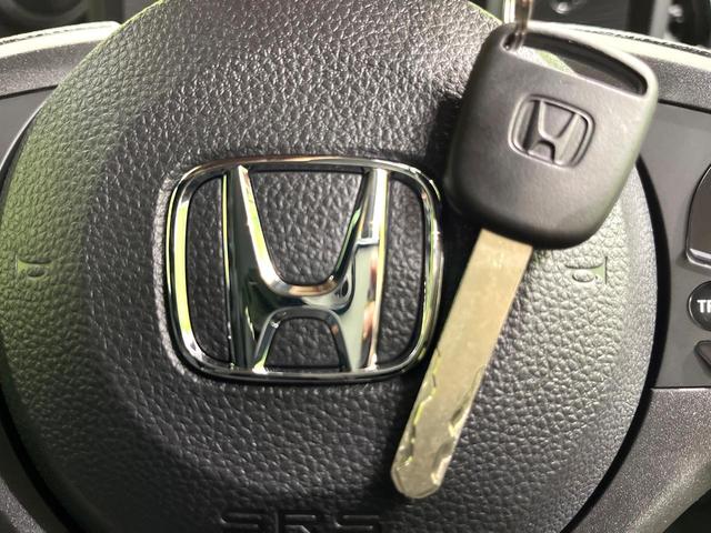 【キーレス】少し離れた場所からでもボタン一つでドアの開錠・施錠ができるのでとっても便利！ドアの鍵穴周りに傷をつけることもありません♪