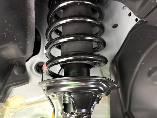 お車を安心してお乗りいただく為には、足回りの定期点検が欠かせません。サービスサポート（有償保証）では無料点検もご提供しており、安心のカーライフをお過ごしいただけるサポート体制が整っています。