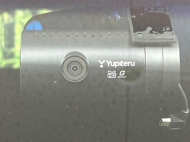 【ドライブレコーダー】安心・安全なカーライフに必須のドライブレコーダーを装備！走行中はもちろん、あおり運転や事故に遭遇した際の状況も映像で記録し、万一のリスクに備えます。