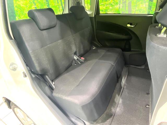 後部座席も気になるようなキズ・汚れやへたり等、大きなダメージはなく、良好な状態です。