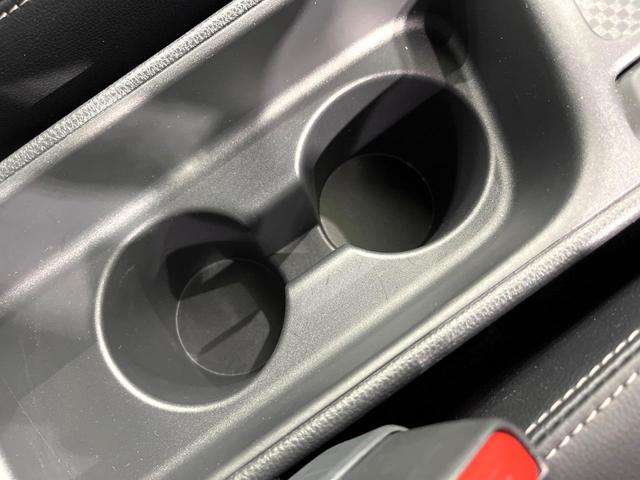 ヤリスクロス Ｚ　純正８型ディスプレイオーディオ　全周囲カメラ　ブラインドスポットモニター　シートヒーター　ステアリングヒーター　ドラレコ　ＥＴＣ　スマートキー　レーダークルーズ　パワーシート　ＬＥＤヘッドライト（67枚目）