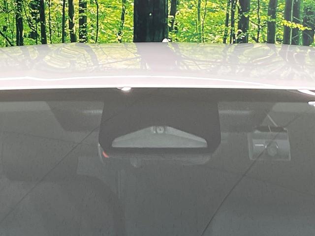 プリウス Ｘ　純正８型ディスプレイオーディオ　レーダークルーズコントロール　ブラインドスポットモニター　衝突軽減システム　ＡＣ１００Ｖ　バックカメラ　ＥＴＣ２．０　ドライブレコーダー　ＬＥＤヘッドライト（3枚目）