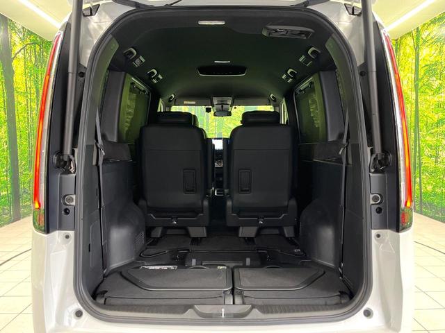 ステップワゴン ｅ：ＨＥＶスパーダ　プレミアムライン　純正１１．４型ナビ　マルチビューカメラシステム　ブラインドスポットインフォメーション　両側パワースライドドア　リアシートヒーター　ホンダセンシング　パワーバックドア　ＥＴＣ　ドライブレコーダー　禁煙車（11枚目）