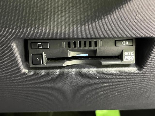 アクア クロスオーバー　グラム　純正ナビ　バックカメラ　セーフティセンス　スマートキー　前席シートヒーター　ＬＥＤヘッドランプ　オートライト　ＥＴＣ　ドライブレコーダー　ハーフレザーシート　ステアリングスイッチ　禁煙車（5枚目）