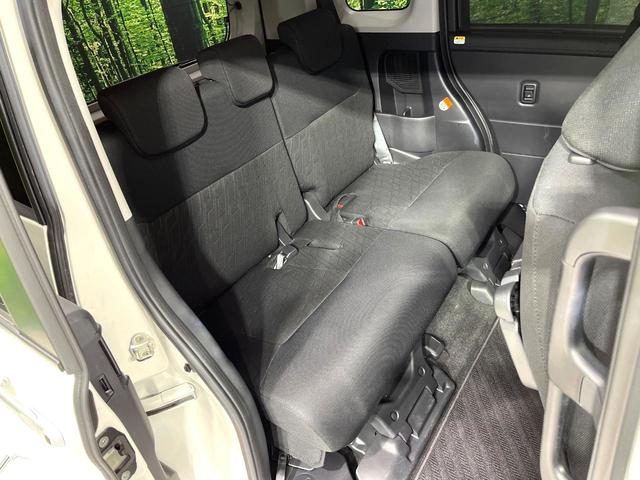 後部座席も気になるようなキズ・汚れやへたり等、大きなダメージはなく、良好な状態です。