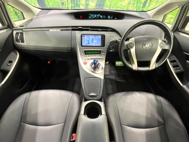 プリウス Ｓツーリングセレクション・マイコーデ　純正ナビ　バックカメラ　ＬＥＤヘッドランプ　ＥＴＣ　Ｂｌｕｅｔｏｏｔｈ再生　スマートキー　ヘッドランプウォッシャー　オートエアコン　アームレスト　純正１７インチアルミ　禁煙車（2枚目）