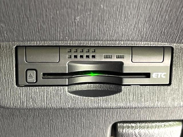 プリウス Ｓツーリングセレクション・マイコーデ　純正ナビ　バックカメラ　ＬＥＤヘッドランプ　ＥＴＣ　Ｂｌｕｅｔｏｏｔｈ再生　スマートキー　ヘッドランプウォッシャー　オートエアコン　アームレスト　純正１７インチアルミ　禁煙車（5枚目）