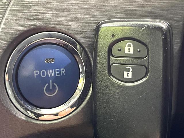 プリウス Ｓツーリングセレクション・マイコーデ　純正ナビ　バックカメラ　ＬＥＤヘッドランプ　ＥＴＣ　Ｂｌｕｅｔｏｏｔｈ再生　スマートキー　ヘッドランプウォッシャー　オートエアコン　アームレスト　純正１７インチアルミ　禁煙車（6枚目）