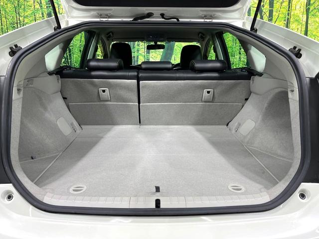 プリウス Ｓツーリングセレクション・マイコーデ　純正ナビ　バックカメラ　ＬＥＤヘッドランプ　ＥＴＣ　Ｂｌｕｅｔｏｏｔｈ再生　スマートキー　ヘッドランプウォッシャー　オートエアコン　アームレスト　純正１７インチアルミ　禁煙車（10枚目）