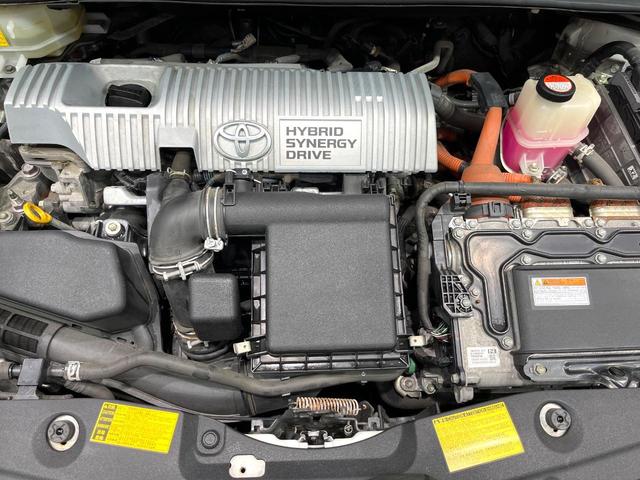 プリウス Ｓツーリングセレクション・マイコーデ　純正ナビ　バックカメラ　ＬＥＤヘッドランプ　ＥＴＣ　Ｂｌｕｅｔｏｏｔｈ再生　スマートキー　ヘッドランプウォッシャー　オートエアコン　アームレスト　純正１７インチアルミ　禁煙車（18枚目）