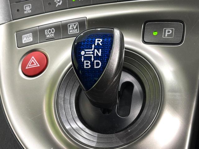 プリウス Ｓツーリングセレクション・マイコーデ　純正ナビ　バックカメラ　ＬＥＤヘッドランプ　ＥＴＣ　Ｂｌｕｅｔｏｏｔｈ再生　スマートキー　ヘッドランプウォッシャー　オートエアコン　アームレスト　純正１７インチアルミ　禁煙車（24枚目）