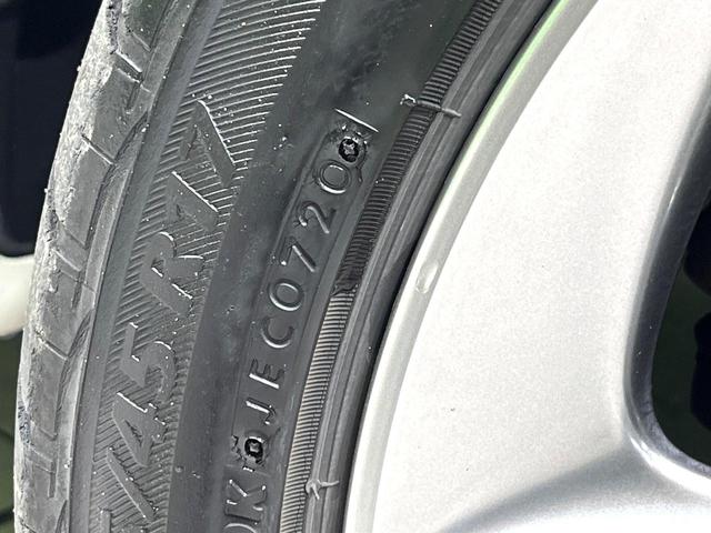 プリウス Ｓツーリングセレクション・マイコーデ　純正ナビ　バックカメラ　ＬＥＤヘッドランプ　ＥＴＣ　Ｂｌｕｅｔｏｏｔｈ再生　スマートキー　ヘッドランプウォッシャー　オートエアコン　アームレスト　純正１７インチアルミ　禁煙車（63枚目）